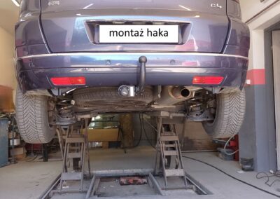 montaż haka
