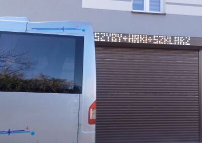 Dorobienie szyby giętej w autobusie